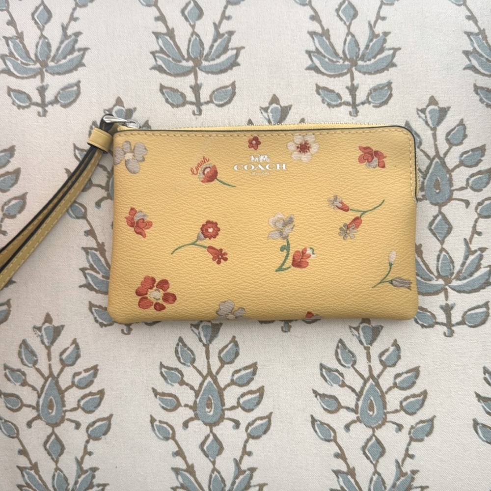 New, Coach Yellow Floral Wristlet Clutch